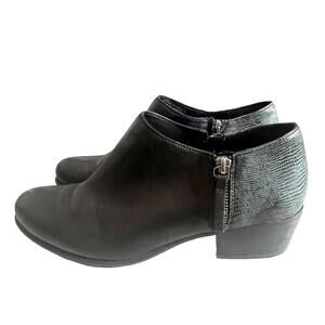 Clarks Somerset Women's Size 9.5 US 7.5 UK Ankle Bootie Leather Black Green